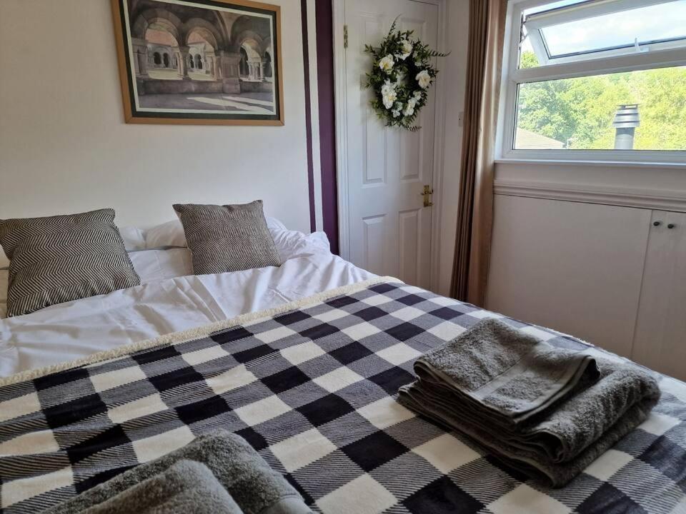 Ifield Lopez Home Crawley מראה חיצוני תמונה