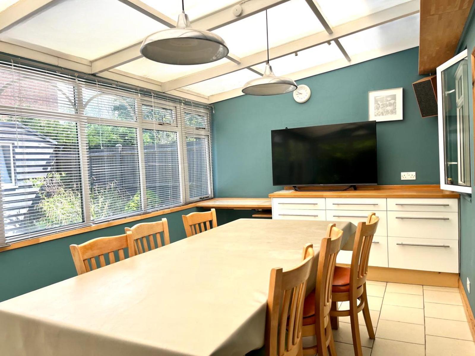 Ifield Lopez Home Crawley מראה חיצוני תמונה